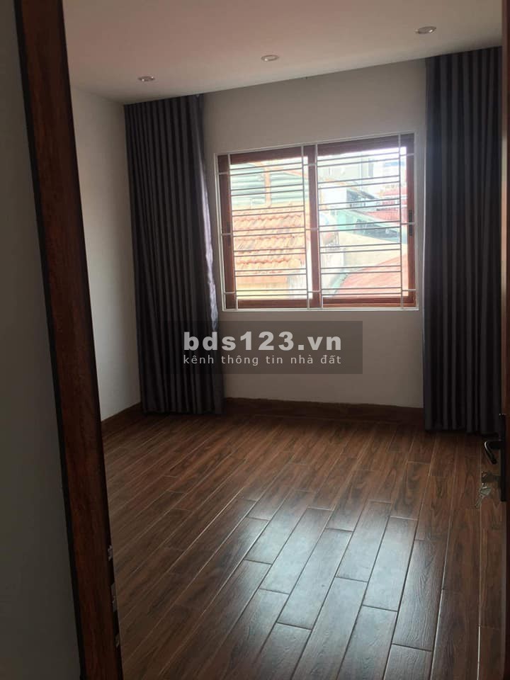 Bán nhà đường Đê La Thành, nhà đẹp, KD, gần phố, 30m2 x 4 tầng, MT 4.6 m
