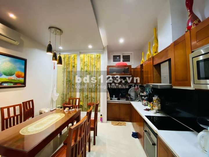 Chính chủ cần bán nhà nguyên căn Kim Mã Thượng Ba Đình, diện tích 45m2, 4 tầng giá 4.9 tỷ