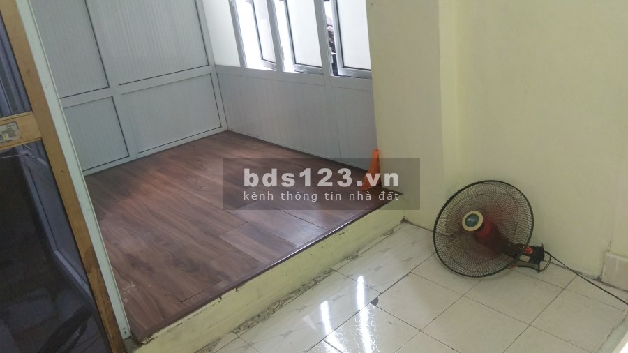 Cho thuê nhà nhỏ riêng 2tầng, dtsd 20m, có chỗ để xe, ban công, thoáng, gần đường