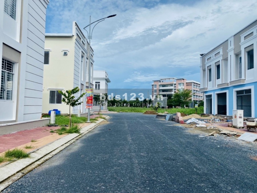 Bán nhà 1 trệt 1 lầu khu dân cư Cái Răng hỗ trợ vay 50% lãi suất ưu đãi pháp lý chuẩn