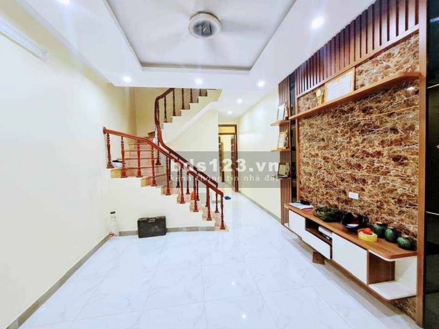 Bán nhà Lê Trọng Tấn Thanh Xuân, ngõ ô tô dt 36m2,5 tầng mặt tiền 5m, giá 3.69 tỷ
