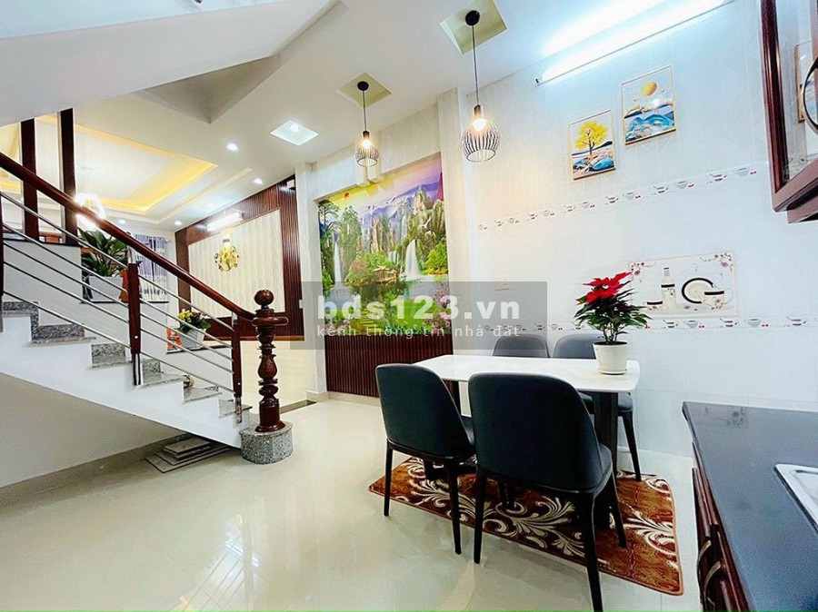 Nhà bán oto tránh diện tích sử dụng 83m2 Quận 10 giá 9,5 tỷ thương lượng lh 0978085762