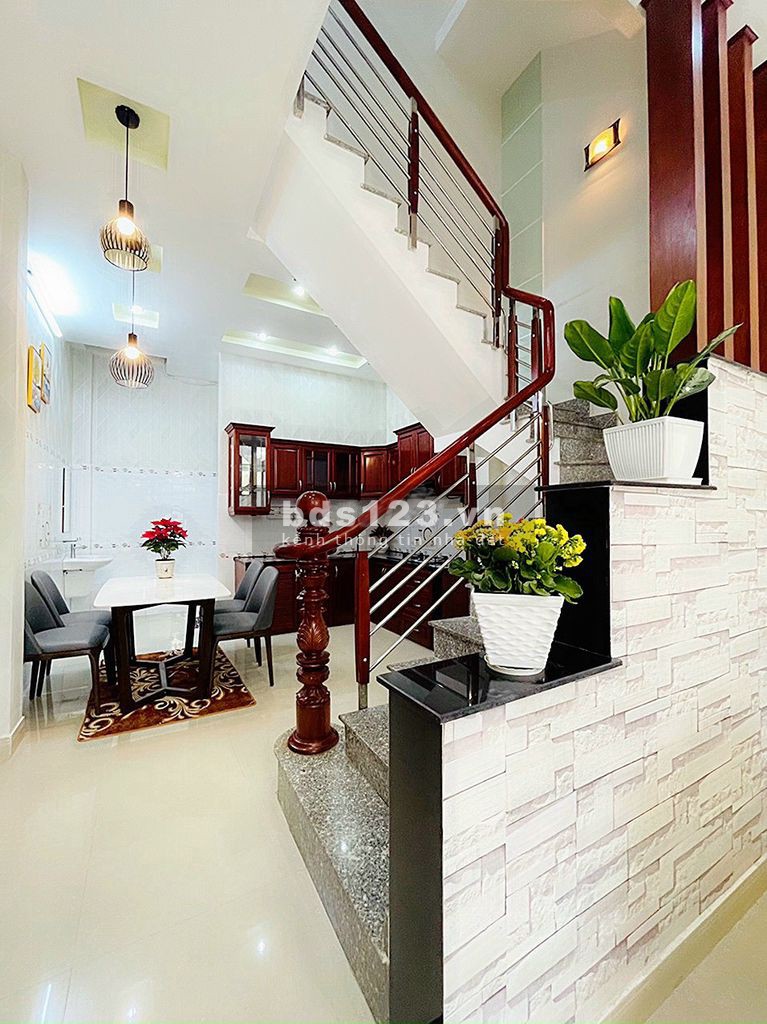 Nhà bán oto tránh diện tích sử dụng 83m2 Quận 10 giá 9,5 tỷ thương lượng lh 0978085762