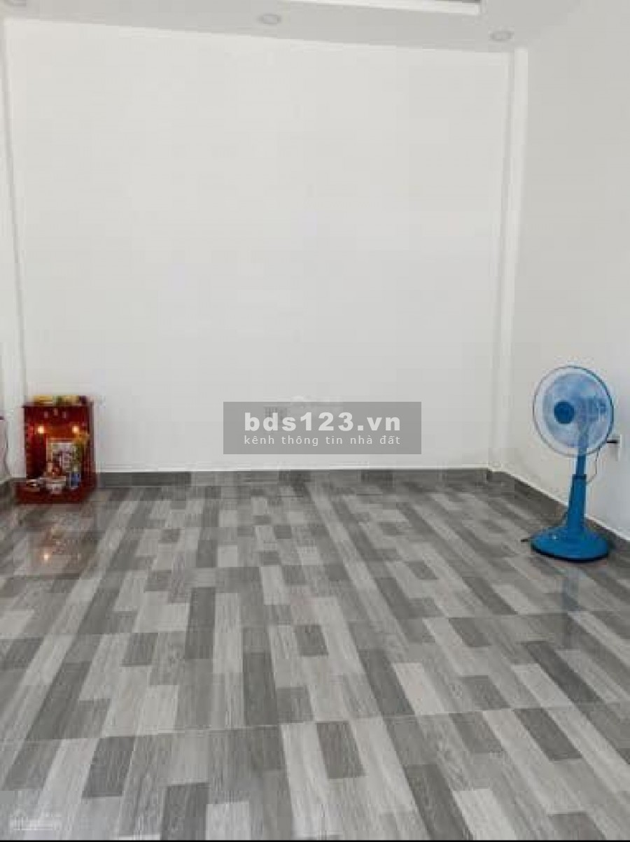 Bán nhà Nguyễn Khoái, Quận 4, 2 lầu, diện tích sử dụng 30m2, giá bán 4.35 tỷ, lh 0328977044