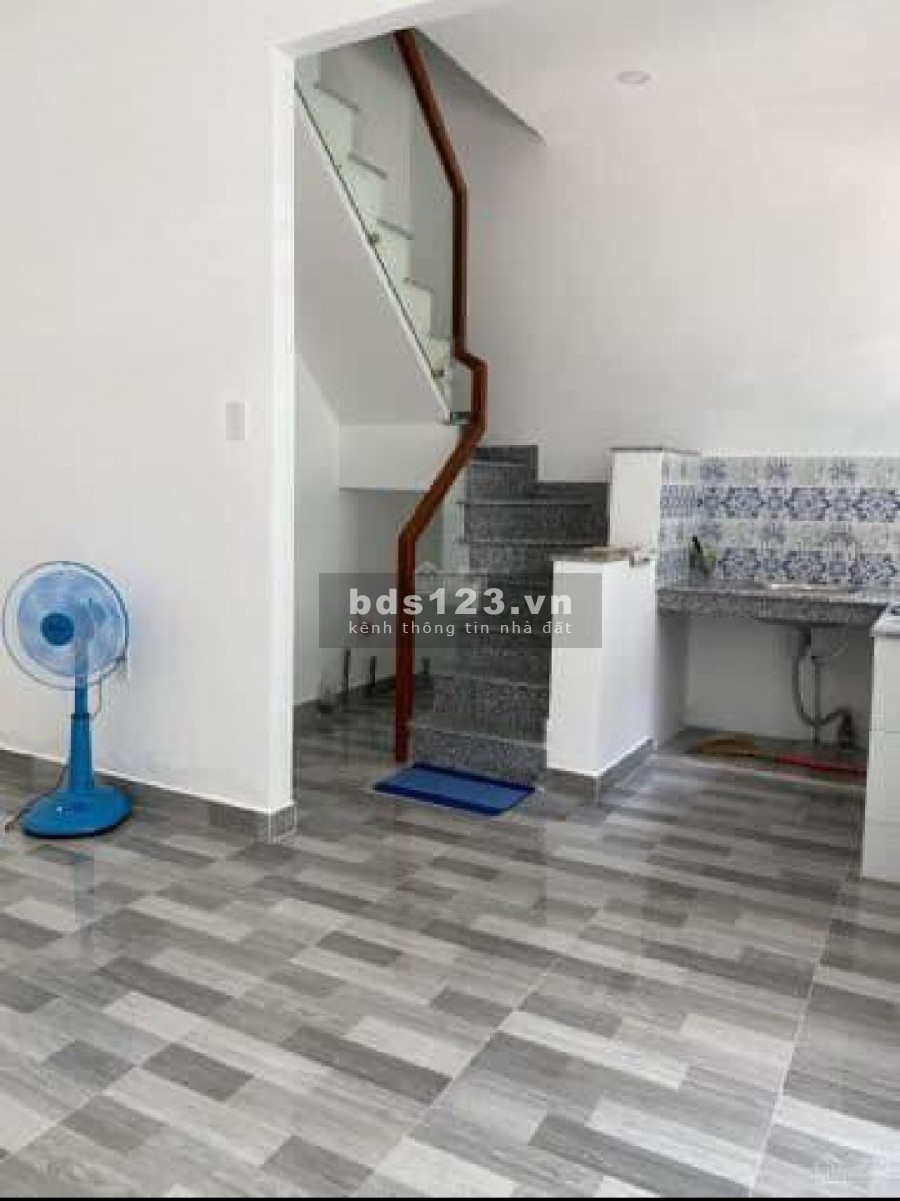 Bán nhà Nguyễn Khoái, Quận 4, 2 lầu, diện tích sử dụng 30m2, giá bán 4.35 tỷ, lh 0328977044