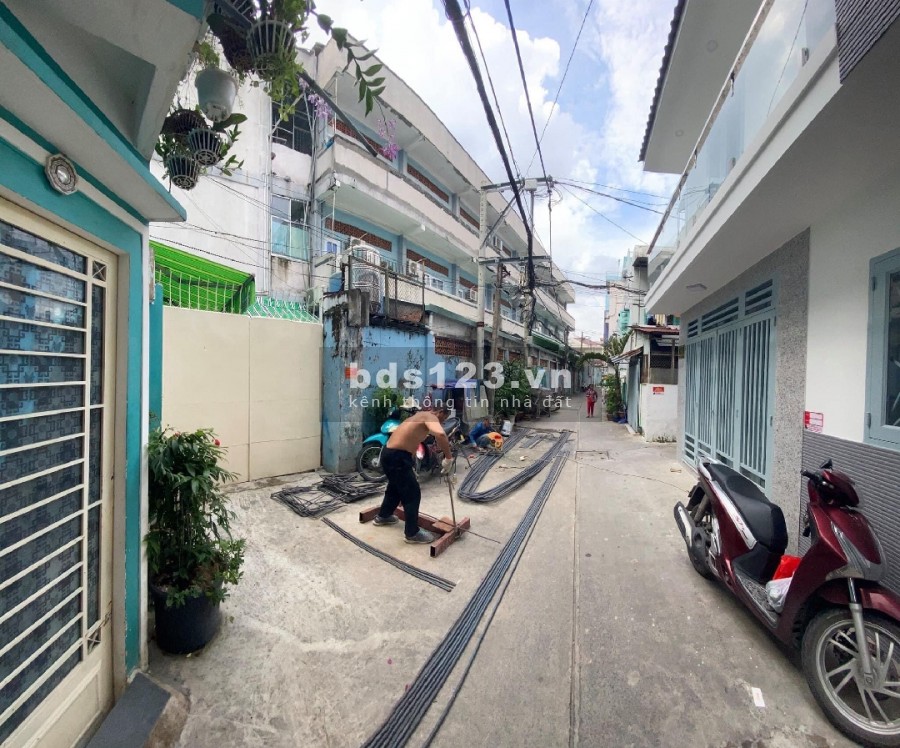 Bán nhà Nguyễn Khoái, Quận 4, 2 lầu, diện tích sử dụng 30m2, giá bán 4.35 tỷ, lh 0328977044