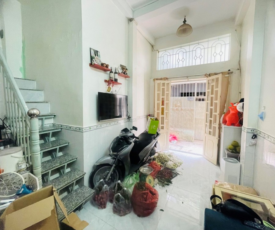 Bán nhà nguyên căn hẻm 82 Đinh Tiên Hoàng, Bình Thạnh, giá rẻ diện tích 20m2, 1T 2L, 2 PN