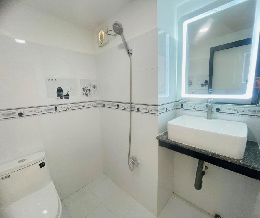 Bán nhà nguyên căn hẻm 82 Đinh Tiên Hoàng, Bình Thạnh, giá rẻ diện tích 20m2, 1T 2L, 2 PN
