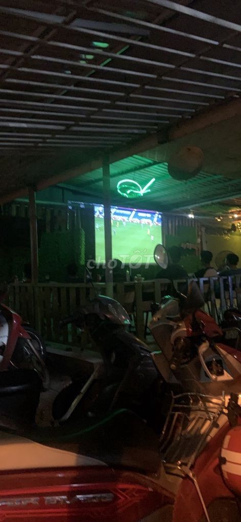 Cho thuê hoặc sang quán cafe 200m mtie đường lớn.