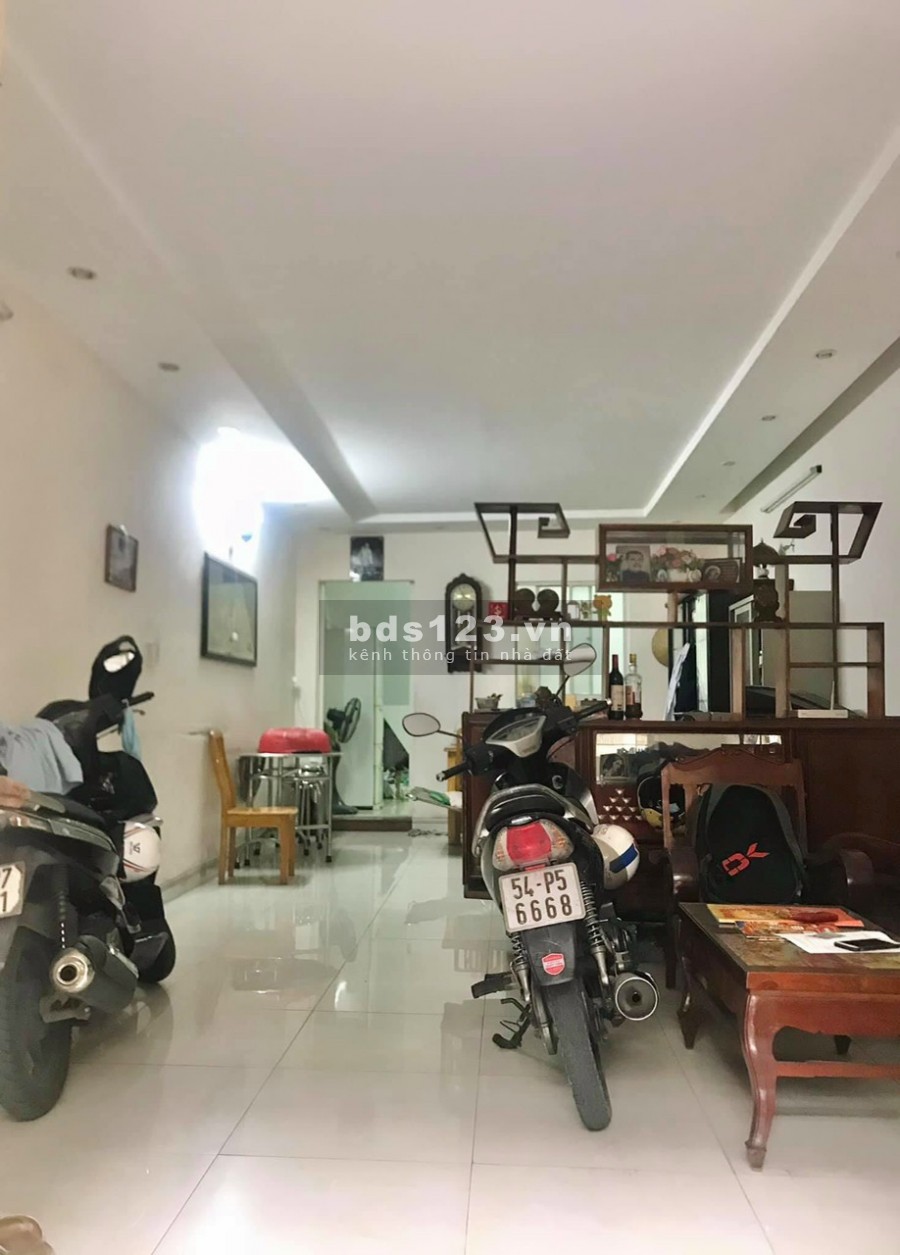 Nhà diện tích rộng hẻm xe hơi tránh đường Cách Mạng Tháng 8, P.7, Tân Bình giá 5,5 tỷ