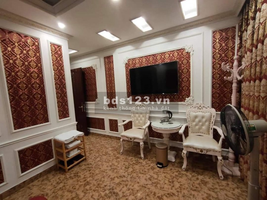 Khách sạn Cổ Linh diện tích sử dụng 108m2, 8 tầng, giá bán 34 tỷ mặt tiền lớn, doanh thu lớn