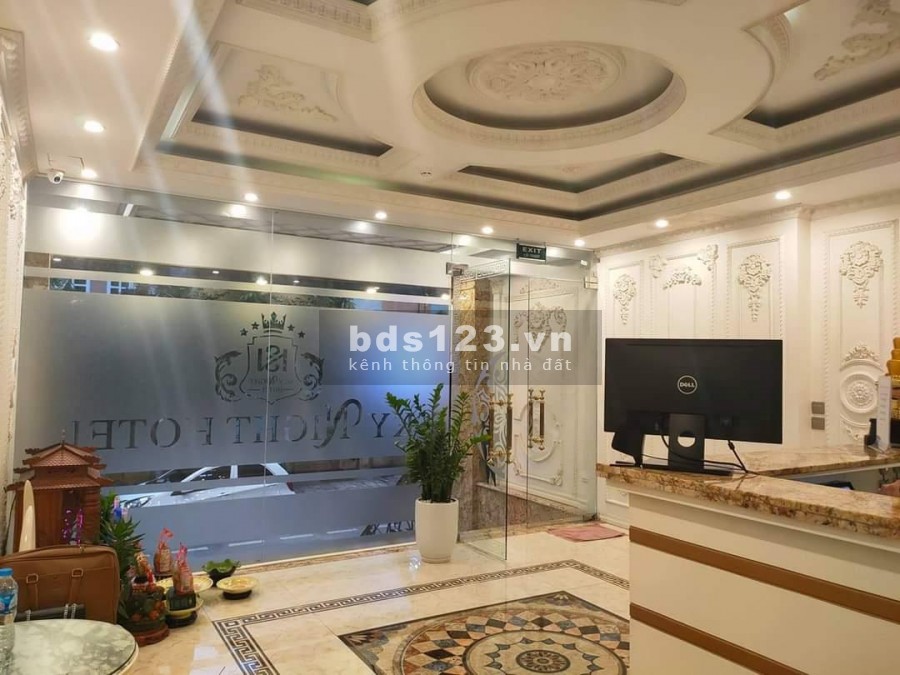 Khách sạn Cổ Linh diện tích sử dụng 108m2, 8 tầng, giá bán 34 tỷ mặt tiền lớn, doanh thu lớn