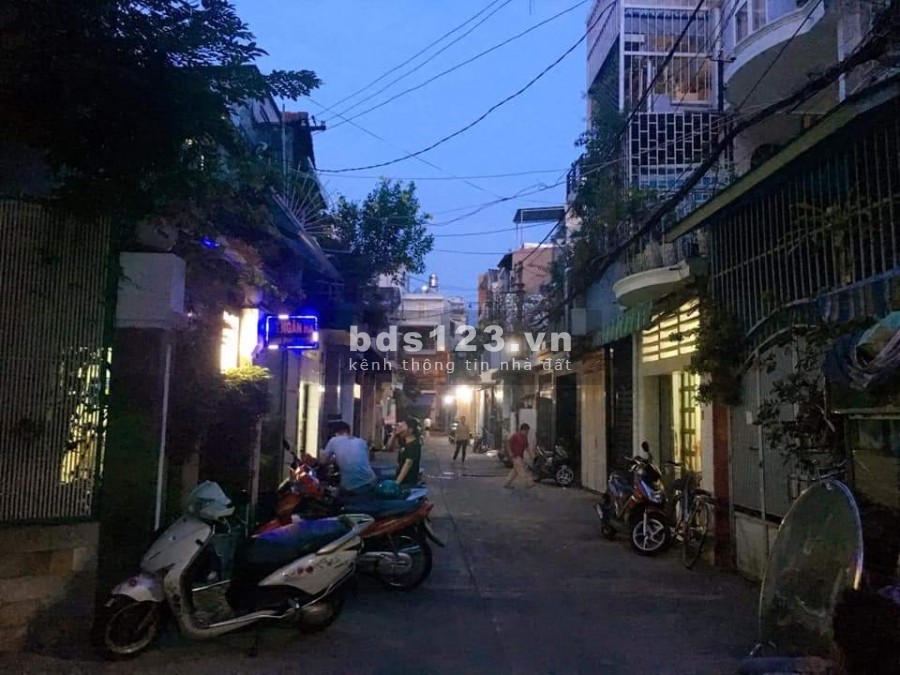 Nhà diện tích rộng hẻm xe hơi tránh đường Cách Mạng Tháng 8, P.7, Tân Bình giá 5,5 tỷ