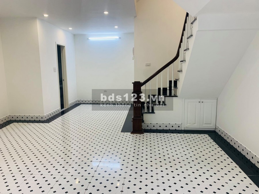 Bán nhà mới đẹp thang máy, gần phố ô tô dtsd 47m2, 6 tầng, giá 7x tỷ Ngọc Thuỵ, Long Biên