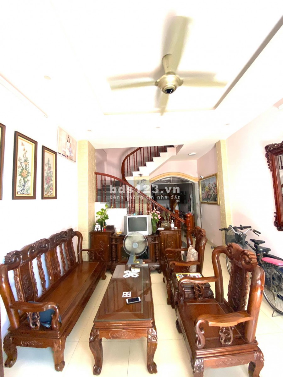 Bán nhà ô tô tránh trước cổng nhà đẹp ở ngay, tặng nội thất cơ bản, 5 tầng đúc, 6 pn