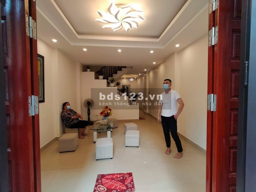Bán nhà Tây Hồ, phố Lạc Long Quân dtsd 43m2 5 tầng mt 4m thoáng trước sau 5.7 Tỷ
