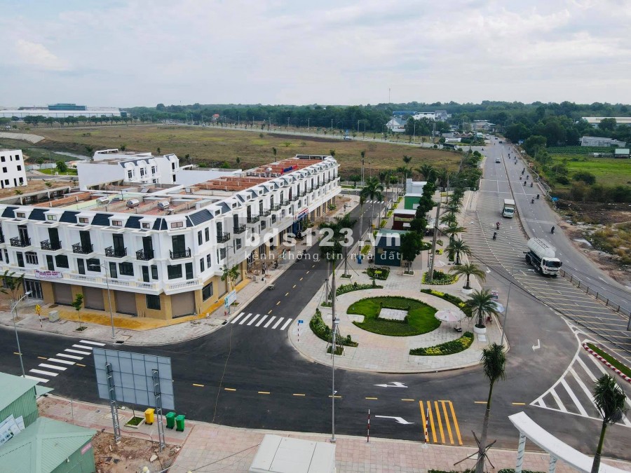 Cần bán nhà nguyên căn 1 trệt 2 lầu ở Phú Chánh Tân Uyên Bình Dương đẹp giá rẻ