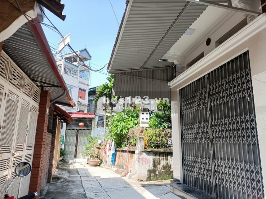 Bán nhà nguyên căn siêu phẩm Tây Hồ không có căn thứ 2, sân riêng rộng 17m2, đúc kiên cố