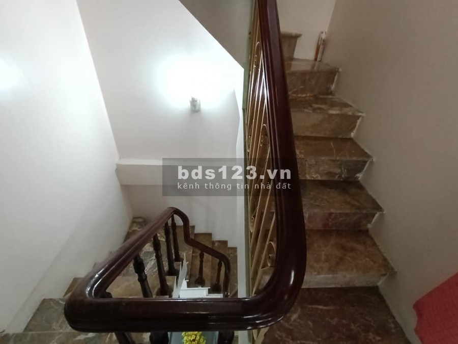 Bán nhà Tạ Quang Bữu, gần phố phân lô ô tô lùi tận cửa, dtsd 28m2, giá nhỉnh 2 tỷ, lhcc