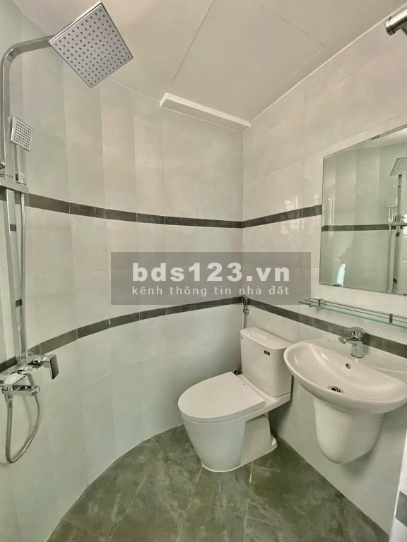 Bán nhà Nguyễn Văn Cừ, kinh doanh, ô tô, diện tích sử dụng 28m2, 4 tầng đúc giá bán 3 tỷ