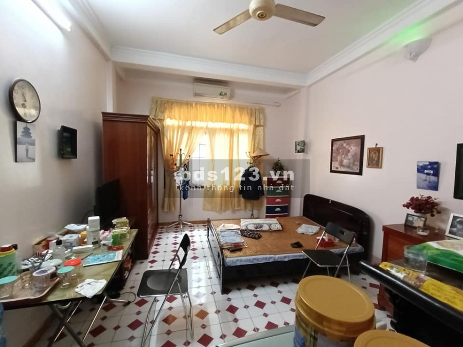 Bán nhà Tạ Quang Bữu, gần phố phân lô ô tô lùi tận cửa, dtsd 28m2, giá nhỉnh 2 tỷ, lhcc