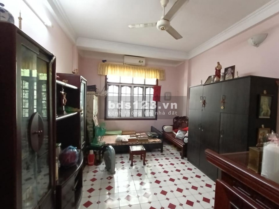 Bán nhà Tạ Quang Bữu, gần phố phân lô ô tô lùi tận cửa, dtsd 28m2, giá nhỉnh 2 tỷ, lhcc