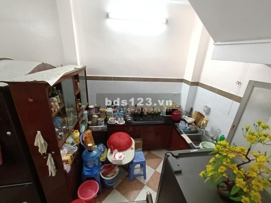 Bán nhà Tạ Quang Bữu, gần phố phân lô ô tô lùi tận cửa, dtsd 28m2, giá nhỉnh 2 tỷ, lhcc