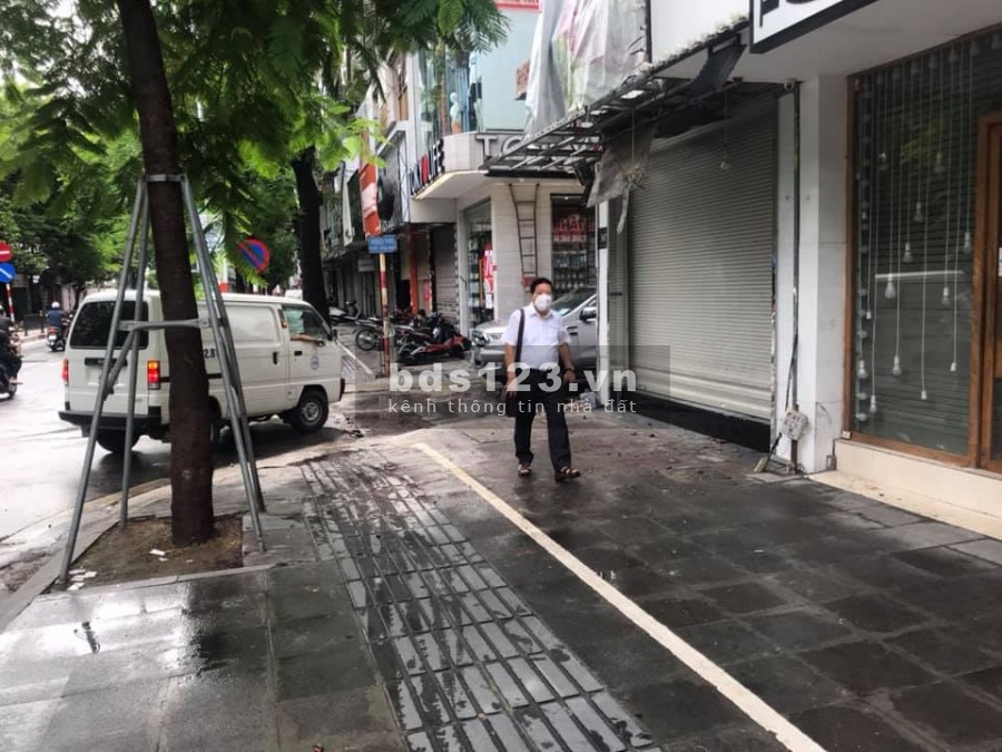 Bán nhà mặt phố Chùa Bộc. Diện tích 47/51m2. 5 tầng. Mặt tiền 4m. Giá 27.8 tỷ.