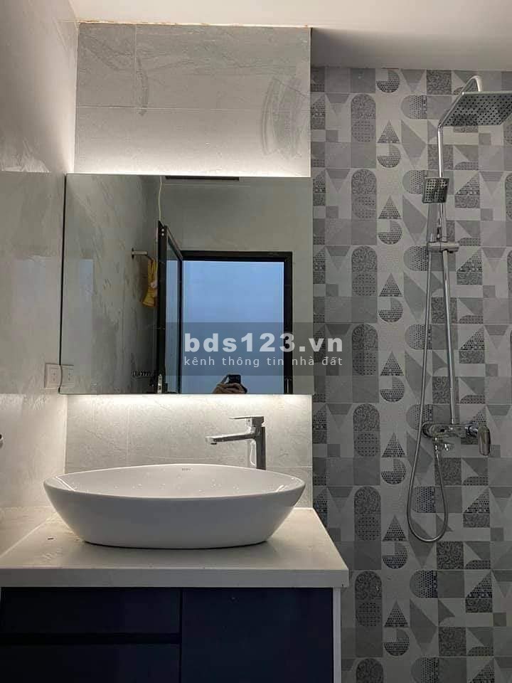 Bán nhà mới xây siêu đẹp phố Giáp Bát, Hoàng Mai, diện tích 35m2, 5 tầng, ô tô đỗ cửa