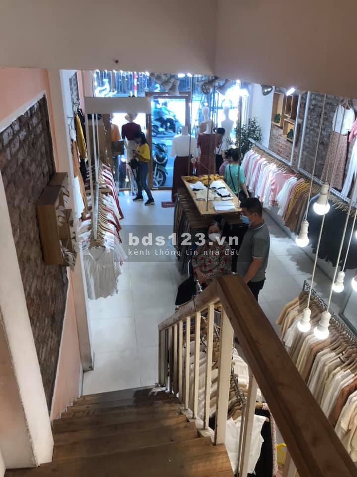 Bán nhà mặt phố Chùa Bộc. Diện tích 47/51m2. 5 tầng. Mặt tiền 4m. Giá 27.8 tỷ.