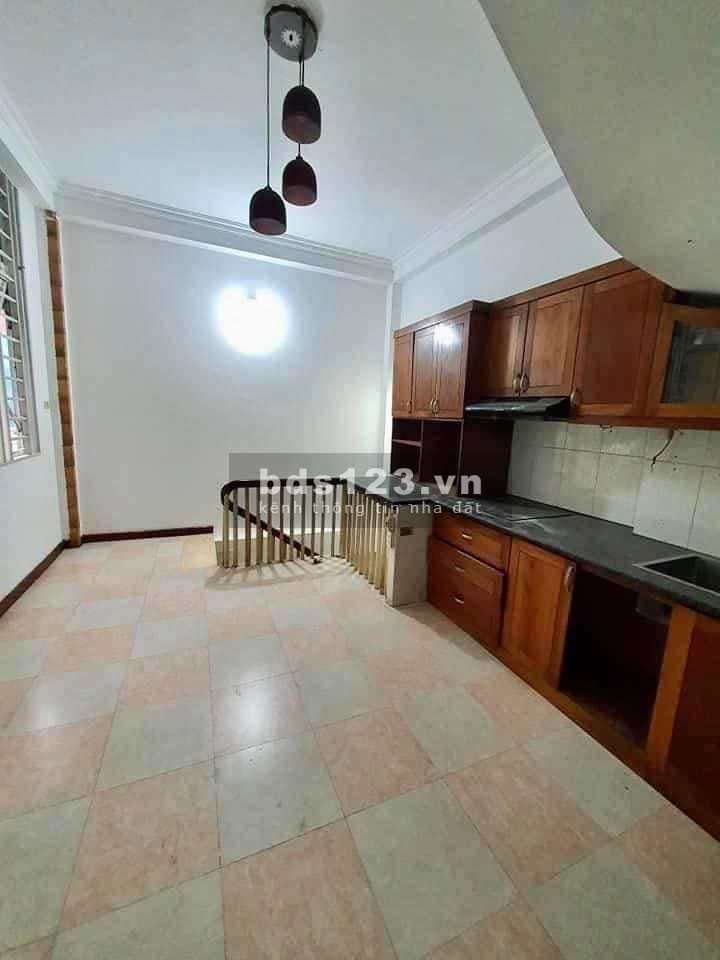 Bán nhà nguyên căn mặt phố Đức Giang, căn góc diện 112m2, giá bán 16 tỷ, sổ đỏ có sẵn