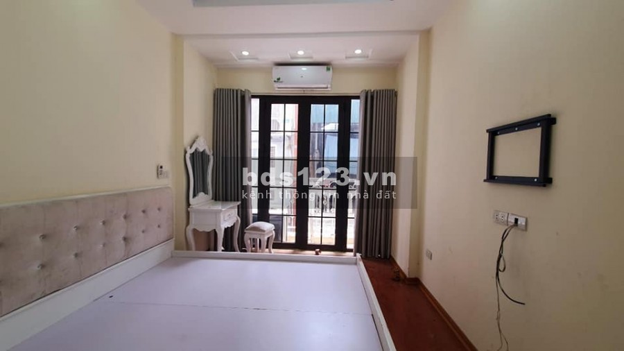 Bán nhà Lâm Du, 5m ra phố ô tô tránh, tặng nội thất chỉ 3 tỷ, liên hệ 0358882212