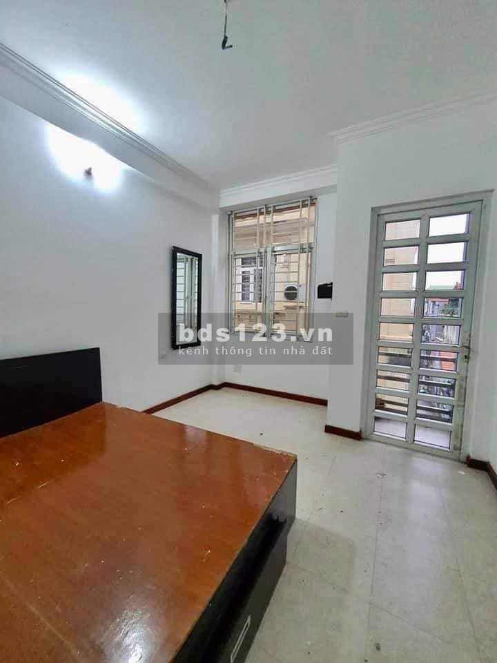 Bán nhà nguyên căn mặt phố Đức Giang, căn góc diện 112m2, giá bán 16 tỷ, sổ đỏ có sẵn