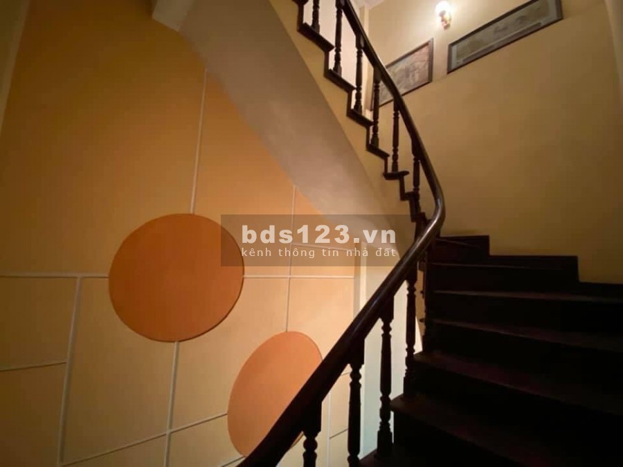 Bán nhà Hoàng Hoa Thám, diện tích sử dụng 40m2, 4 tầng, 5.1 tỷ ô tô, kinh doanh hiếm