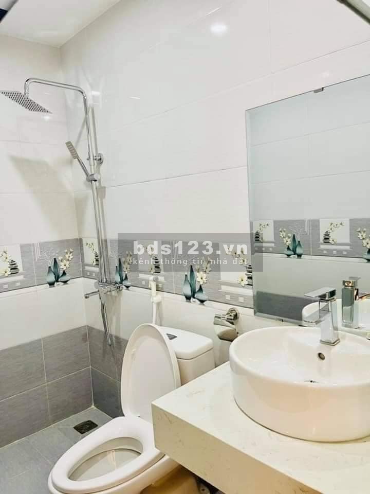 Bán nhà mới xây siêu đẹp phố Giáp Bát, Hoàng Mai, diện tích 35m2, 5 tầng, ô tô đỗ cửa