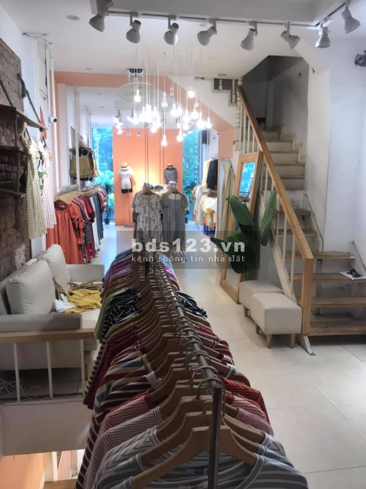 Bán nhà mặt phố Chùa Bộc. Diện tích 47/51m2. 5 tầng. Mặt tiền 4m. Giá 27.8 tỷ.