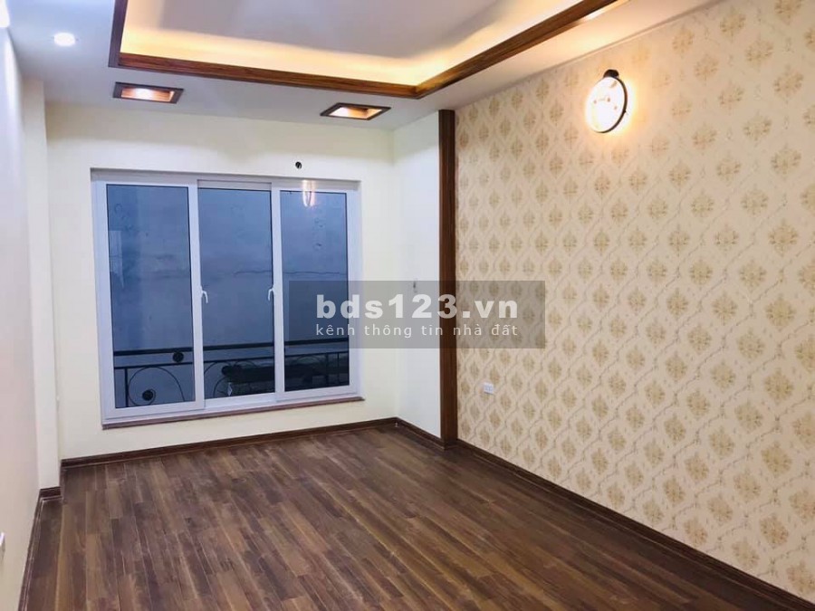 Bán nhà Hoàng Cầu. Ô tô ngày đêm. Mới tinh. Nội thất xịn. 34m2 3.5 tỷ Siêu Hiếm