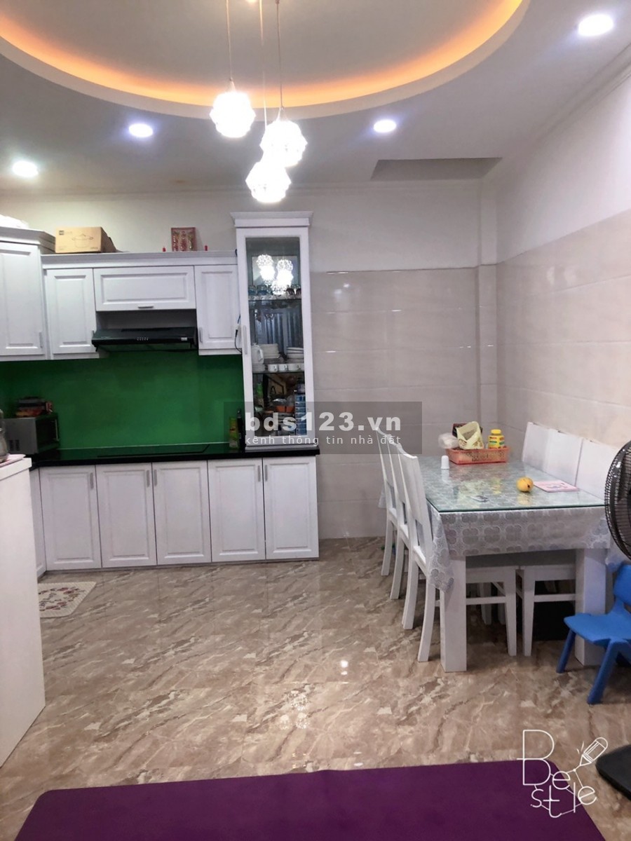 Bán nhà nguyên căn hẻm xe hơi đậu cửa hẻm thẳng 1 trục, nhà 3 tầng đẹp, dt 46m2 ở ngay
