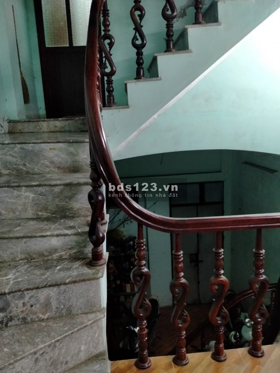 Bán nhà nguyên căn đúc kiên cố phố Đa Sỹ giá bán 2.65 tỷ, vị trí đẹp, lô góc, ô tô đỗ cửa