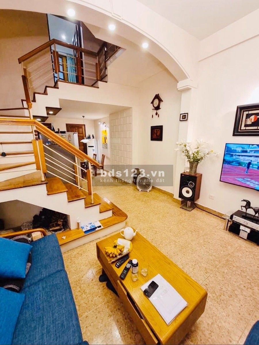 Bán nhà phân lo phố Trần Quang Diệu, đối diện Quận Uỷ Đống Đa, đường ô tô chạy vào