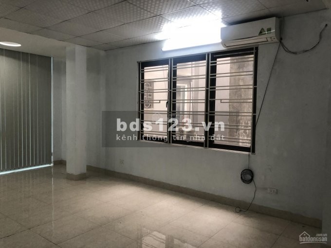 Cho thuê mặt bằng làm văn phòng tại Đường Nguyễn Văn Huyên diện tích 70m2, tiện ích đủ