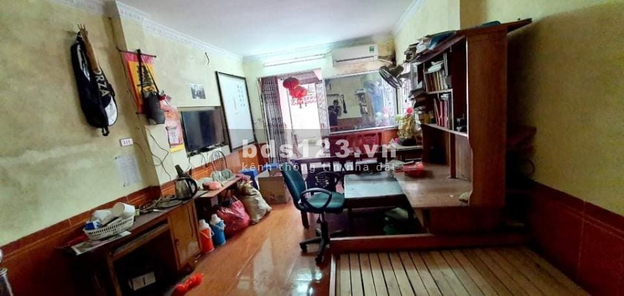 Chính chủ cần bán nhà giá rẻ, lô góc nở hậu, 30m2, chỉ 2,3 tỷ, Phan Đình Giót