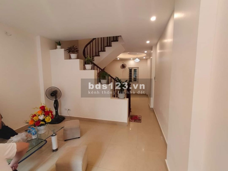 Bán nhà Tây Hồ, phố Lạc Long Quân dtsd 43m2 5 tầng mt 4m thoáng trước sau 5.7 Tỷ