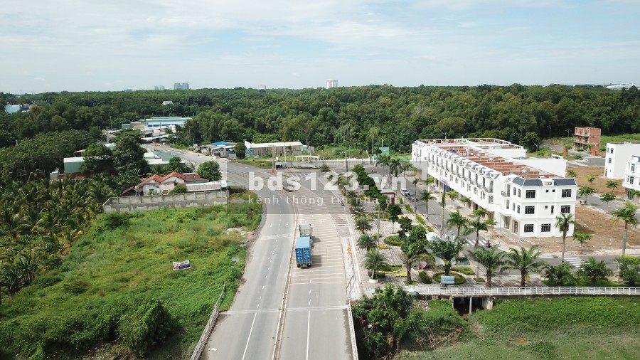 Nhà phố 1 trệt 2 lầu, dt sàn 184m2, sổ hoàn công ngân hàng hỗ trợ tối đa 70% sổ bàn giao ngay
