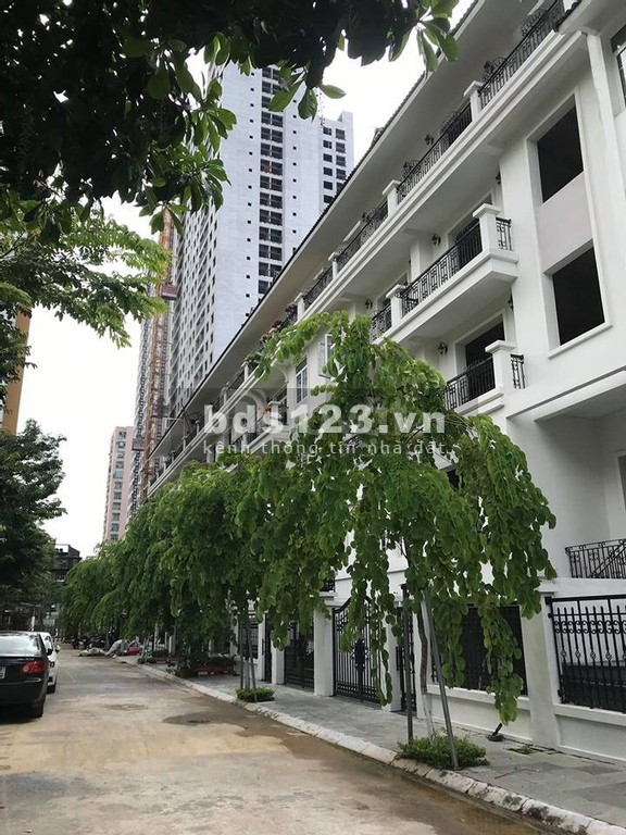 Bán gấp liền kề ngã 4 Nguyễn Tuân - Lê Văn Lương, diện tích 100m2, giá bán 23 tỷ, có hầm