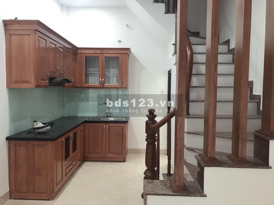 Bán nhà Nghĩa Đô Quận Cầu Giấy, ngõ ô tô đỗ cổng, diện tích sử dụng 35m2 giá 6.65 tỷ