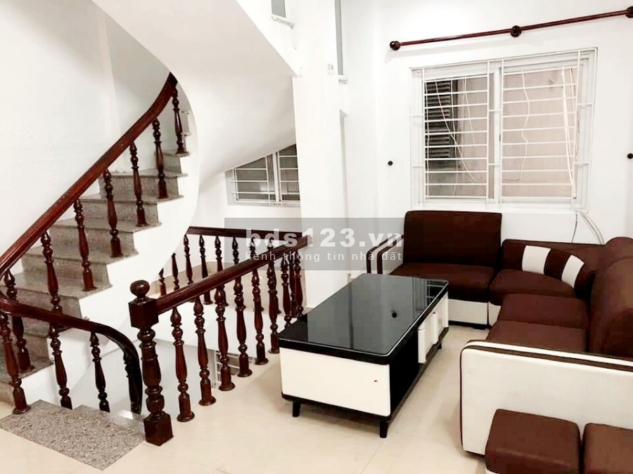 Bán nhà đẹp, giá hợp lý Đường Láng dt 33m2 5 tầng, mt 5,8m giá bán 3.15 tỷ, sổ sẵn chính chủ