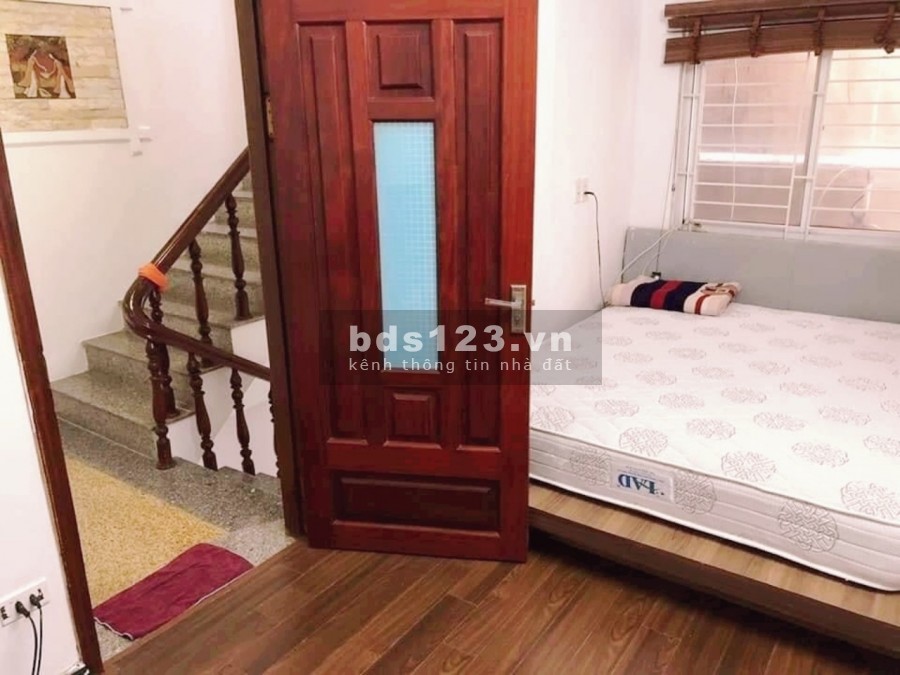 Bán nhà đẹp, giá hợp lý Đường Láng dt 33m2 5 tầng, mt 5,8m giá bán 3.15 tỷ, sổ sẵn chính chủ