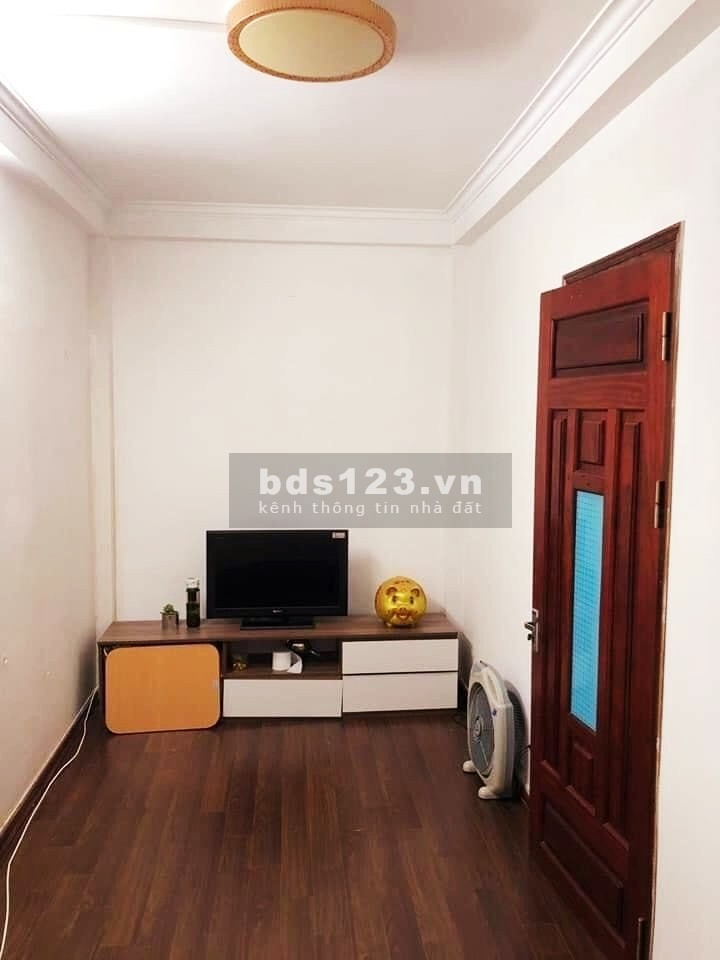 Bán nhà đẹp, giá hợp lý Đường Láng dt 33m2 5 tầng, mt 5,8m giá bán 3.15 tỷ, sổ sẵn chính chủ