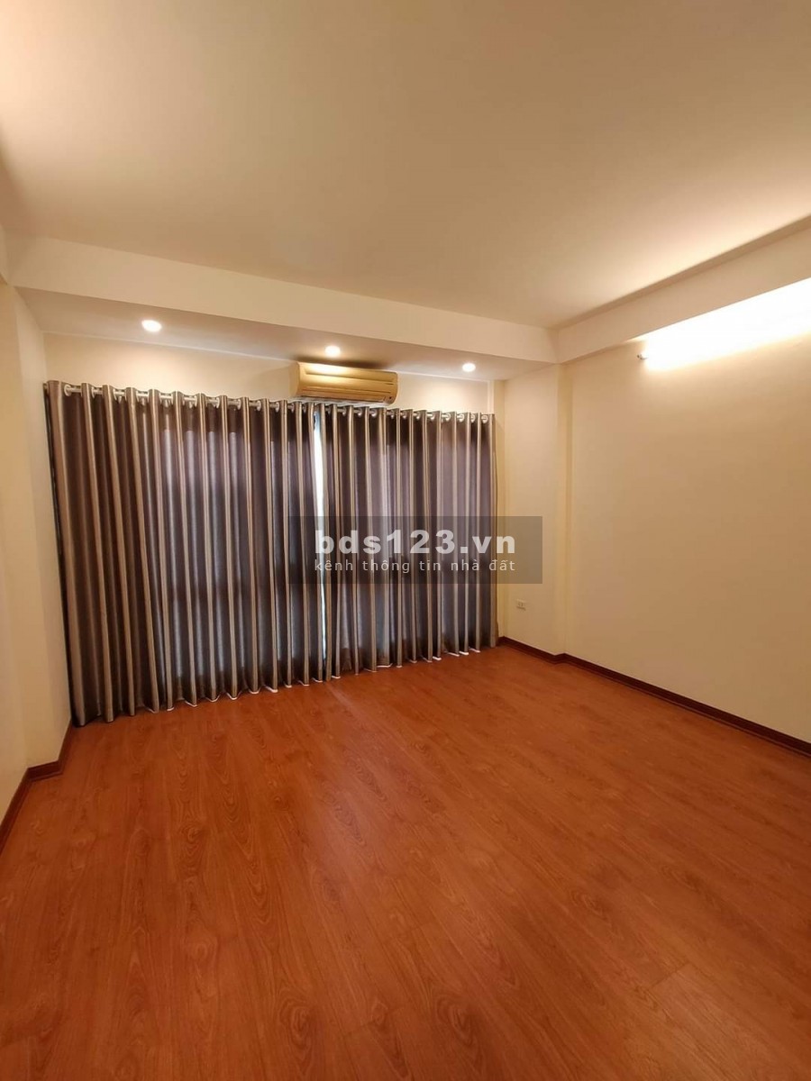 Bán nhà Tây Hồ, phố Lạc Long Quân dtsd 43m2 5 tầng mt 4m thoáng trước sau 5.7 Tỷ